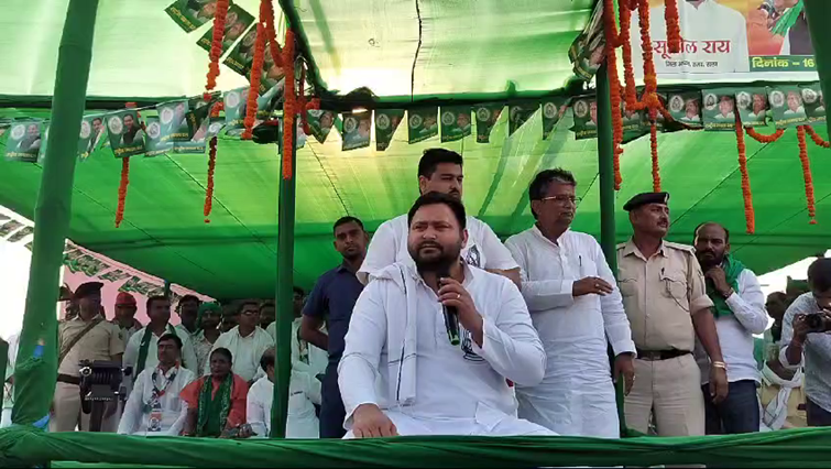  Tejashwi's emotional speech for Rohini Acharya in Chhapra, one taunt on PM Modi in Bhojpuri