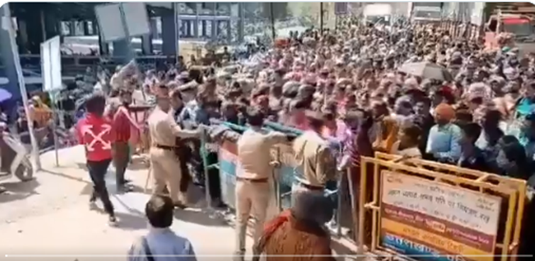  Crowd of devotees gathered in Sonprayag of Kedarnath