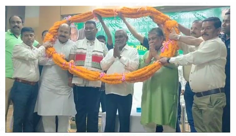 jamshedpur mai cm uriya samaj ke logon se mile 