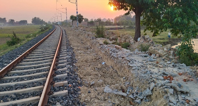 Now the train will not stop at this halt of Ara-Sasaram railway section.