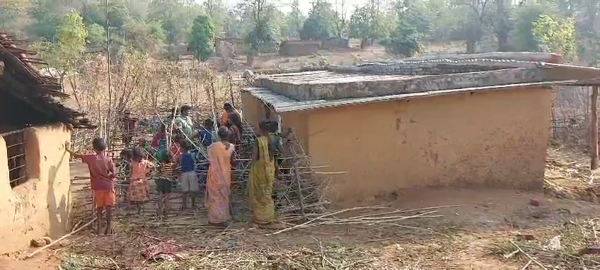 Naxalites attack on house in Chatra, father and son shot dead after police informant