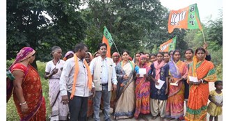 bjp pratyashi meera munda ne chalaya jansmparka abhiyaan 