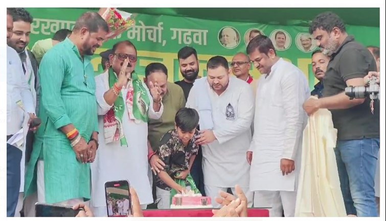 garhwa mai tejaswi yadav ne bhari hunkaar