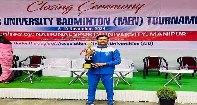 Raj Aryan of Nawada hoisted the flag of victory in the University Badminton Tournament
