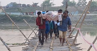  The lives of the people of this village of Muzaffarpur are being ruined with the help of Chachari bridge.