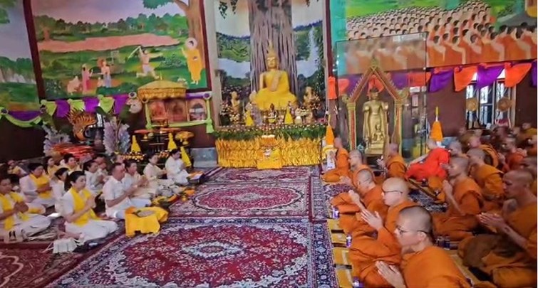  Chivardan ceremony organized in the courtyard of Laos Monastery