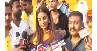 bhojpuri star akshra singh ne kiya road show