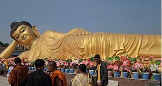 Buddhist monks worshiped for world peace