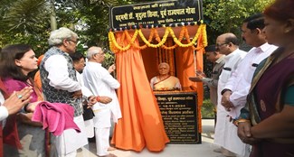  Governor unveiled the statue of Dr Mridula Sinha