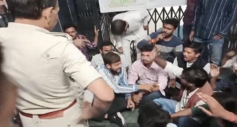  PU students protest against lathicharge intensifies