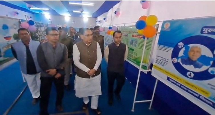 Inauguration of the exhibition of Information and Public Relations Department in Sonpur Fair