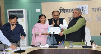  Water Resources Minister Vijay Kumar Chaudhary gave appointment letters to 37 personnel appointed on compassionate grounds in the Water Resources Dep