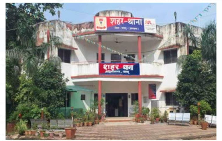 farjee praman patra per lee chaukidaar ki naukari 