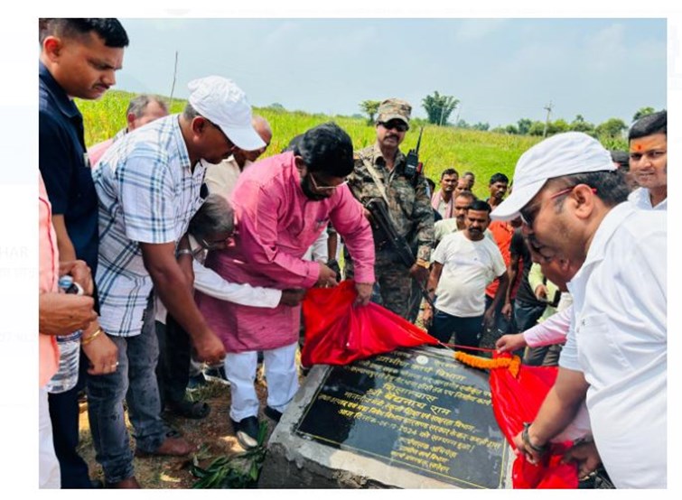 mantri vaidyanaath ram ne 2 sadkon ka kiya shilanyas