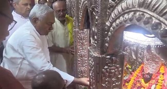  CM Nitish offered prayers at Shitala Mata Badi Patandevi and Chhoti Patandevi temples.