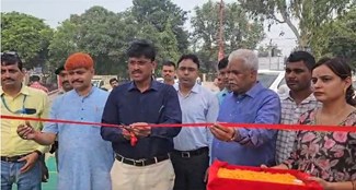 DM inaugurated Khadi Fair cum Entrepreneur Market by cutting the ribbon