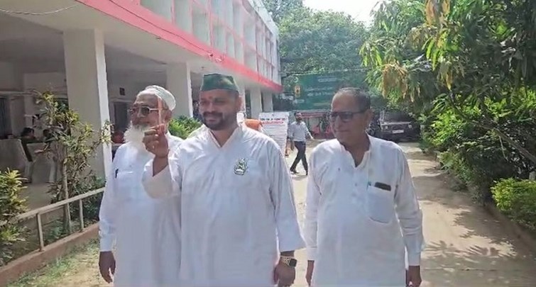  RJD candidate Vishwanath Kumar Singh filed nomination from Belaganj.