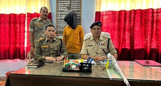 One Naxalite arrested from Latehar, weapon and live cartridges recovered, police was searching for more than half a dozen Naxalite cases