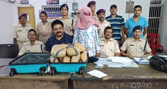  Youth carrying samples of Bihar bamboo were caught at English station