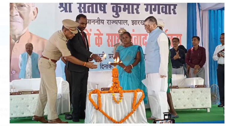 pakud mai governer ne gramino se kiya sidha samwad