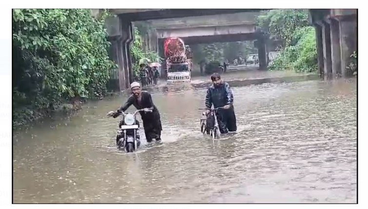 bokaro mai baarish se kayi ilaakon mai jal jamaw