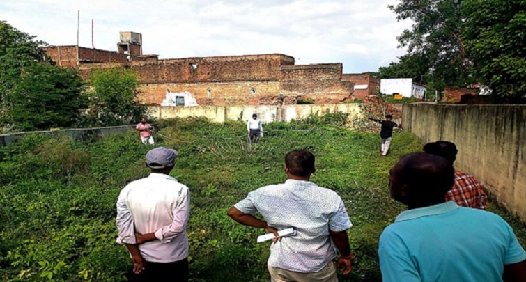  Bullies keep an evil eye on the land of Mahadalit community building in Nawada.