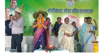 chaibasa mai kalpana soren ne bjp per sadha nishana