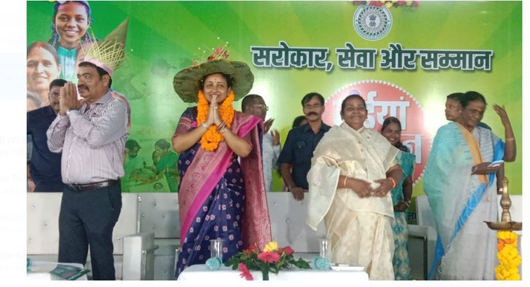 chaibasa mai kalpana soren ne bjp per sadha nishana