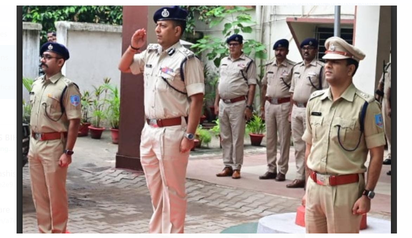 jamshedpur mai policekarmiyon per giri gaaj 