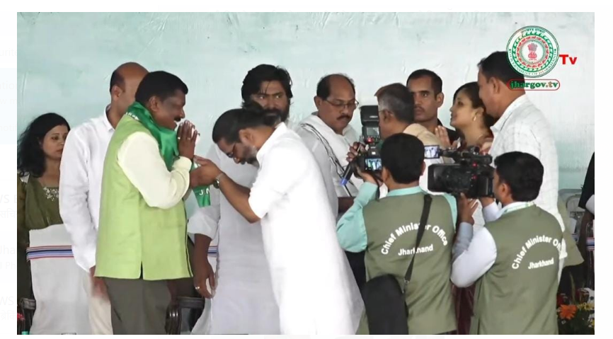 tala marandi ne jhamumo ka thama daaman