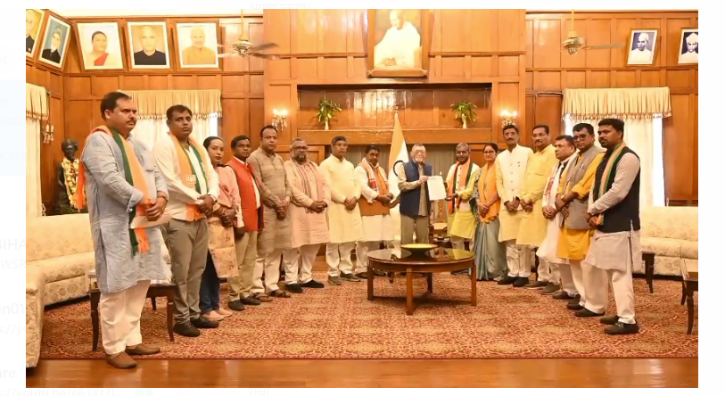 rajyapal se pradesh bhajpa ke shishtamandal ne ki bhent