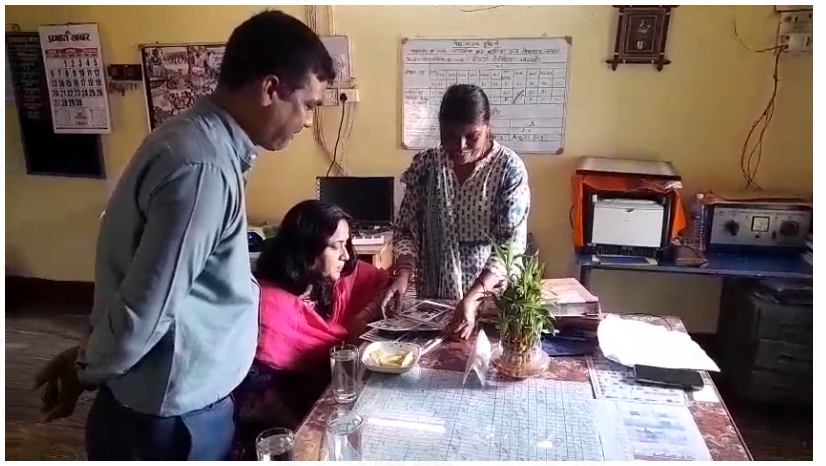 unisef rajya padadhikari pahunchi latehar