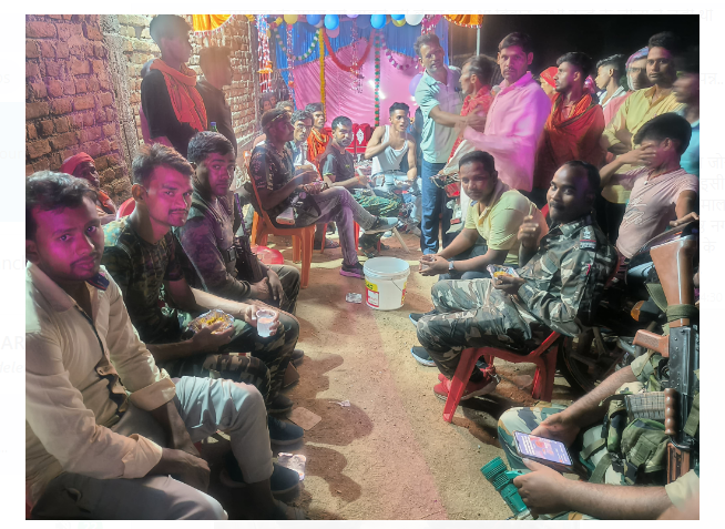 chatra mai shadi mai jaymala ke samay hugyi ladai