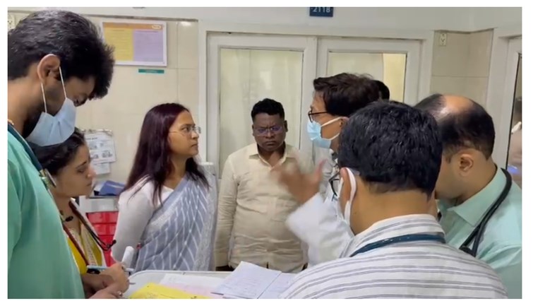 mantri shilpi neha pahunchi delhi,apolo aspataal 