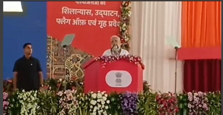 pm modi ne13000 karor ki yojnaon ki di saugaat 
