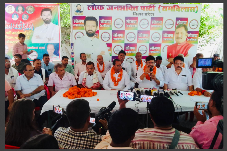 pashupati paras ki parti ko karara jhatka