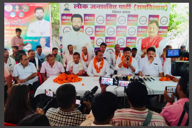 pashupati paras ki parti ko karara jhatka