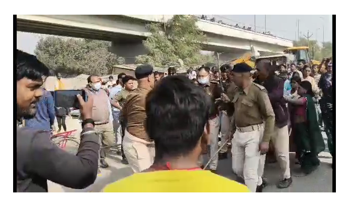 atikraman hatao abhiyaan ke khilaf jamkar hangama