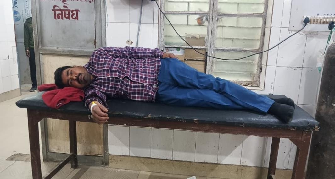 Deadly attack on medicine shopkeeper after entering his house in Hajipur, condition critical, police engaged in investigation.