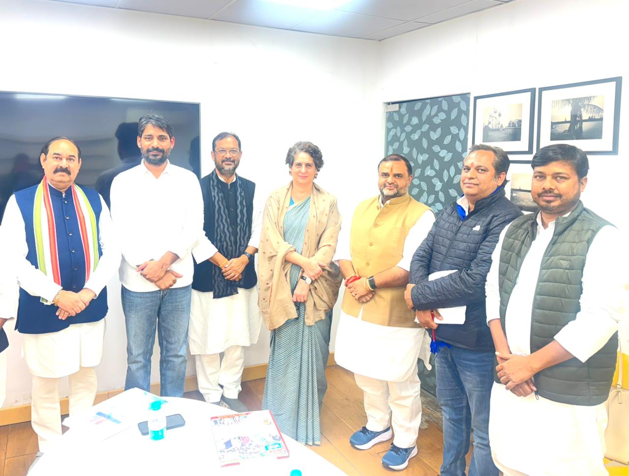 Congress will have to stand together strongly on public issues - Priyanka Gandhi