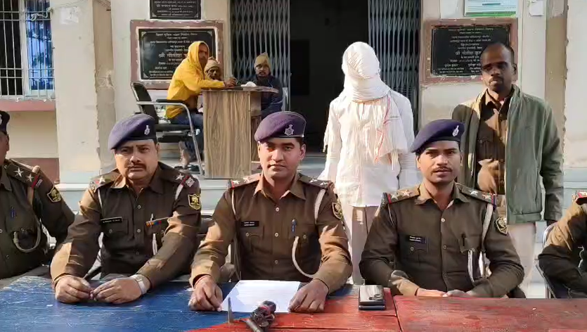 One person arrested with country made pistol and one live cartridge