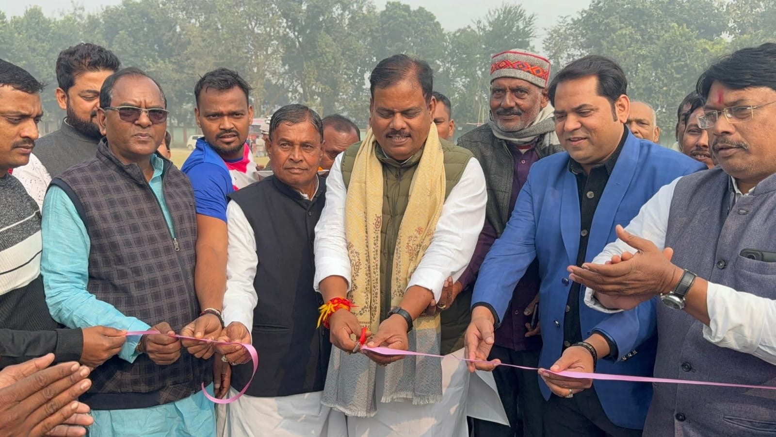 Sugarcane Industry Minister Sanjay Paswan inaugurated the SBS Cricket Tournament organized at Chakhamid High School ground in the Assembly.