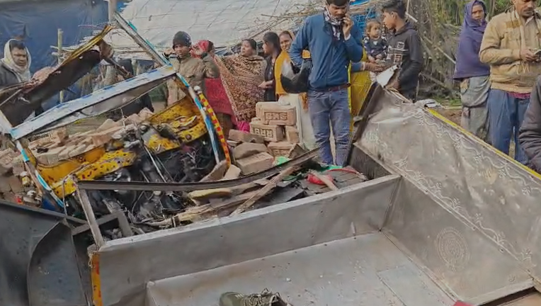 Bus hits auto, 3 dead, 7 in critical condition