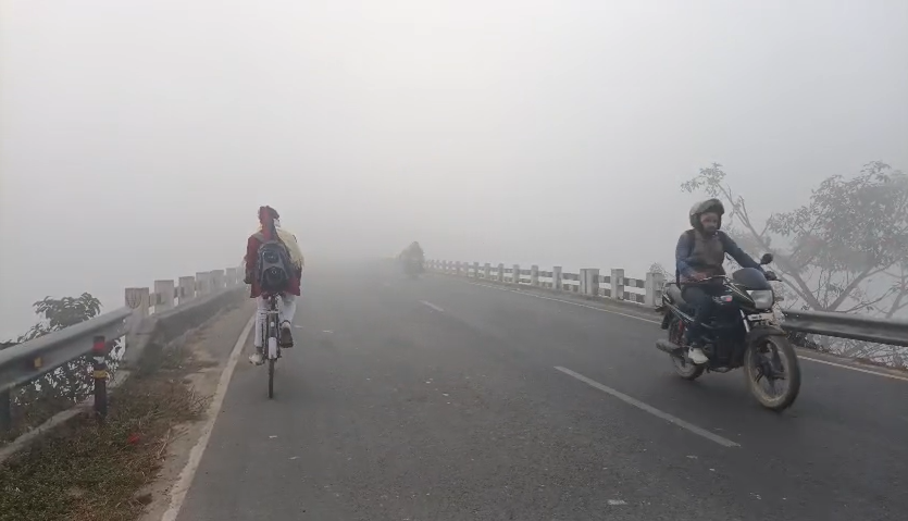 Increased noise and dense fog in Rosra slowed down the pace, normal life affected