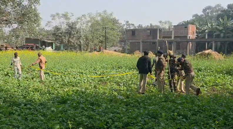 Neighbor shot a young man in Nawada village of Sherghati police station area, condition critical, police engaged in investigation.