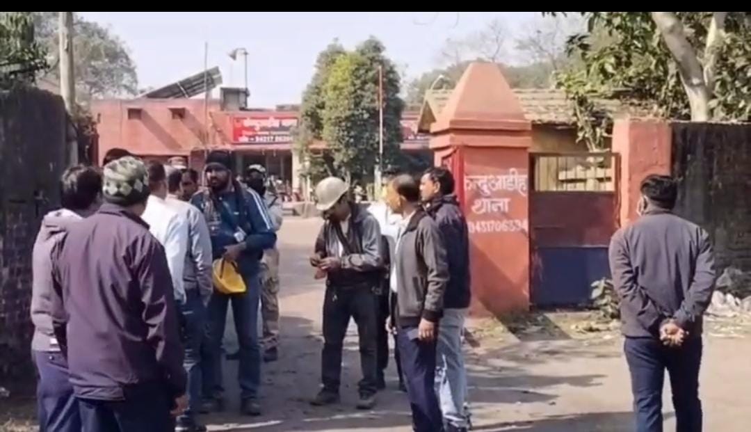 Preparation to remove police station after gas leak in Kenduadih