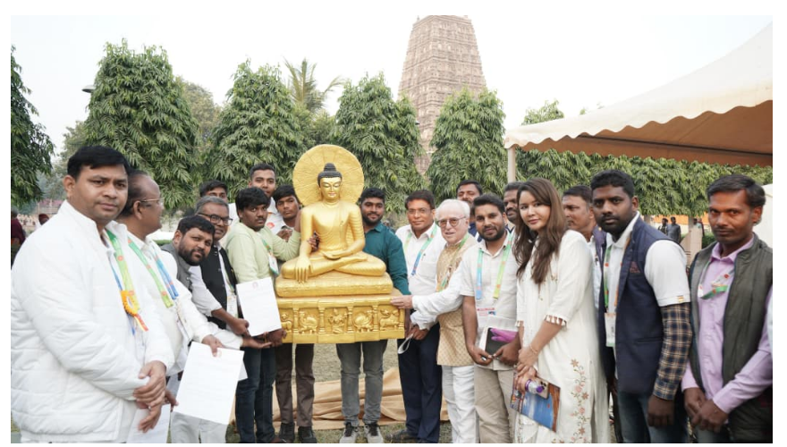 bodhgaya mai 220 budh murtiyon ka mahadan 