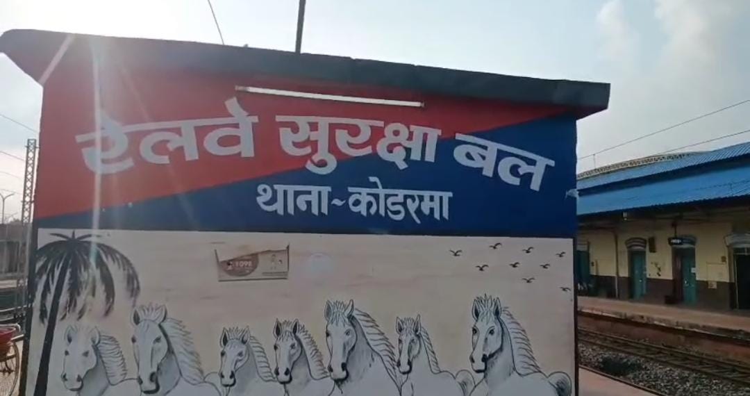 The glass of water remained stable even at a speed of 150 km/h on the Koderma railway section.