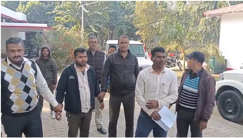 Revenue employee Rahul Kumar arrested in Saharsa for accepting a bribe of 5,000 rupees.