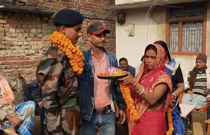  Roshan Kumar becomes an Agniveer, and a huge crowd gathers at the felicitation ceremony.